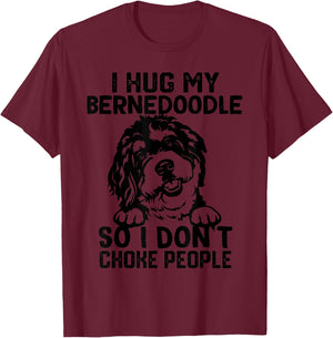 Bernedoodle-Hund-Mama i Hug My Bernedoodle So I Dont Choke People -Adults, Kids Grey Small Short Sleeve Classic Fit Cotton Blend Halloween Graphic T-Shirt - T-Shirt | Maroon