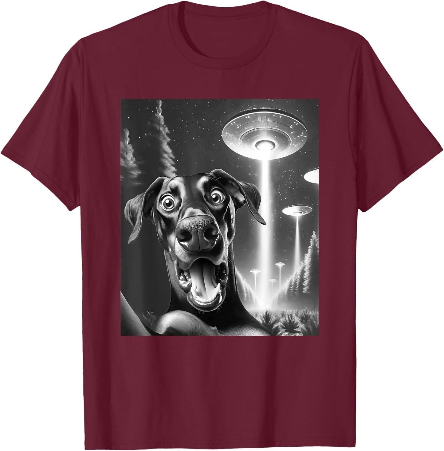 Funny Doberman Alien UFO Taking a Selfie Dobie Dog Mom Dad T-Shirt - T-Shirt | Maroon