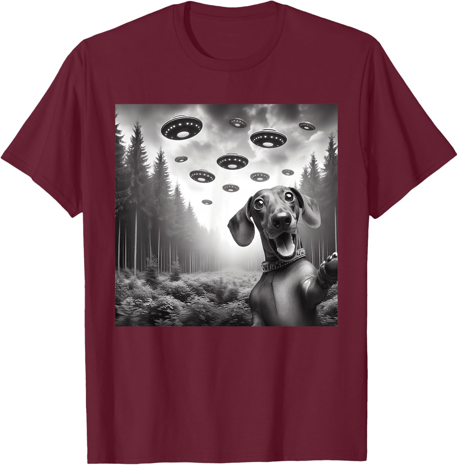 Funny Dachshund Dog Selfie With UFO Alien UFO Themed Stuff T-Shirt - T-Shirt | Maroon