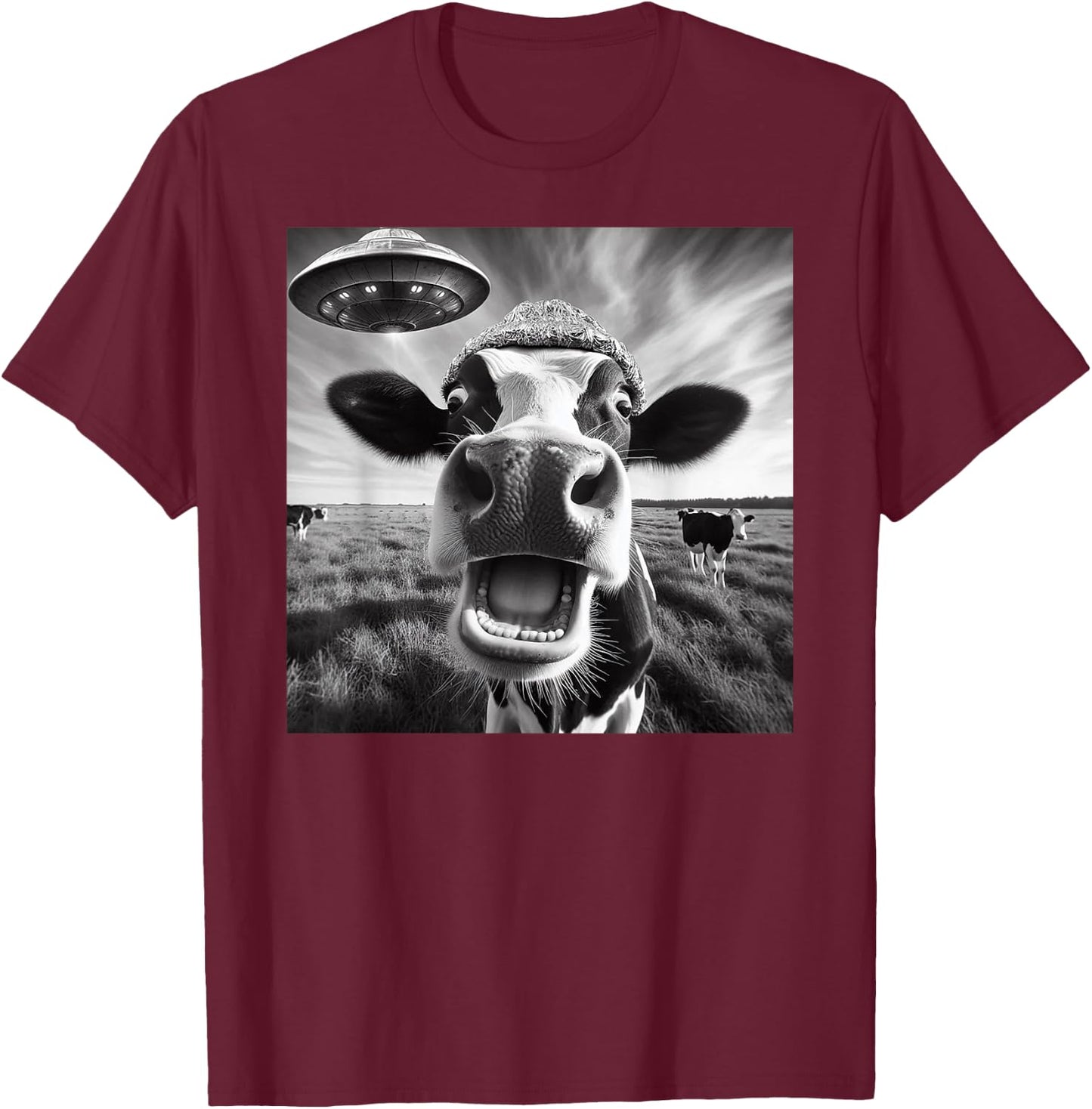 Alien Cow Selfie - UFO Encounter Funny Cattle Farm Meme T-Shirt - T-Shirt | Maroon