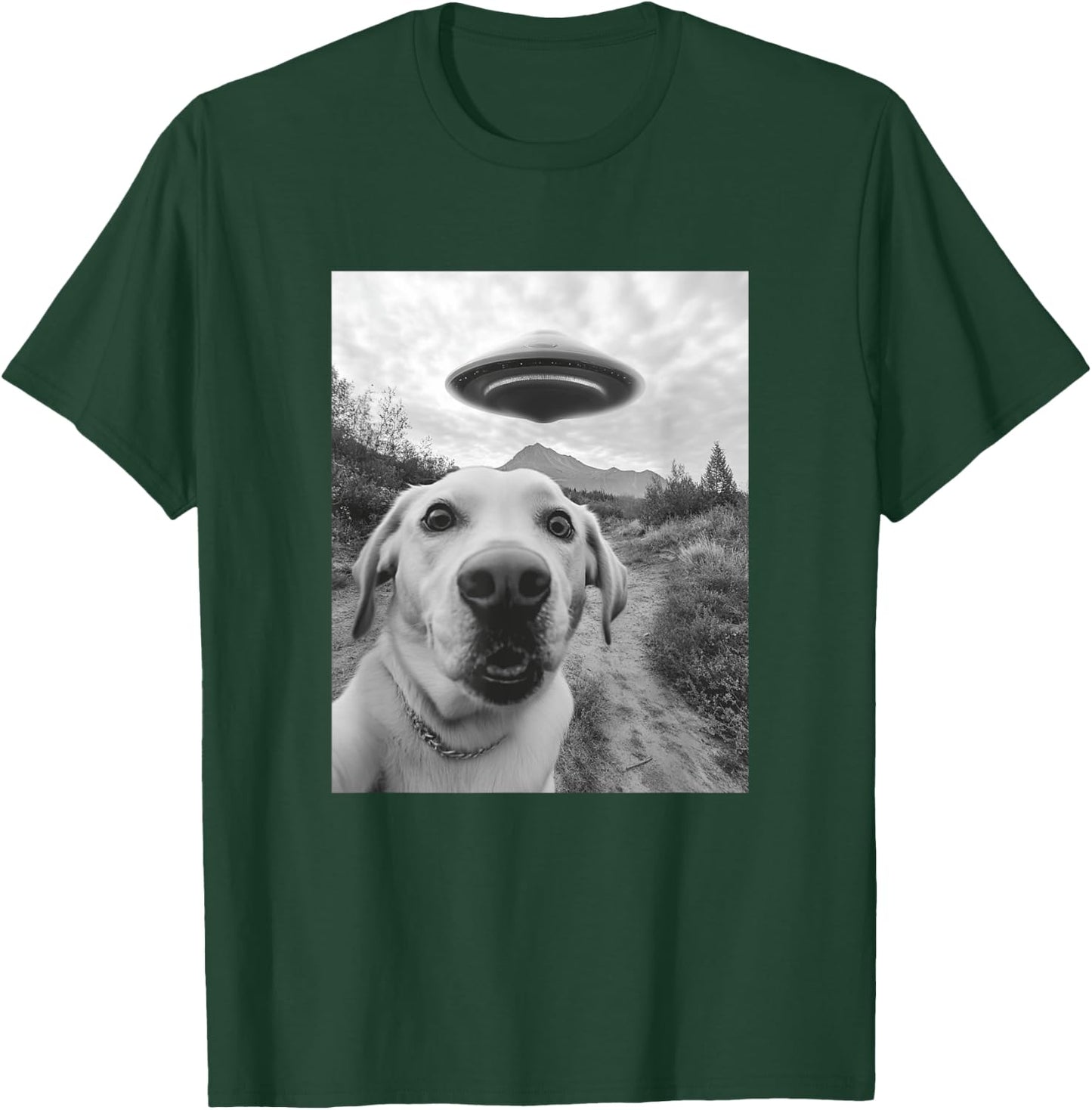Funny Labrador Selfie with UFO T-Shirt - T-Shirt | Forest