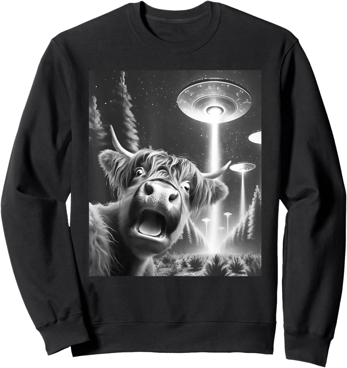 Funny Highland Cow Alien UFO Taking a Selfie Animal Lover Sweatshirt - Sweatshirt | Black