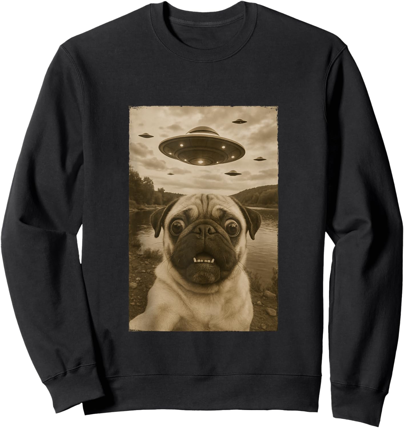 Vintage Pug UFO Encounters - Funny UFO and Pug Selfie Sweatshirt - Sweatshirt | Black