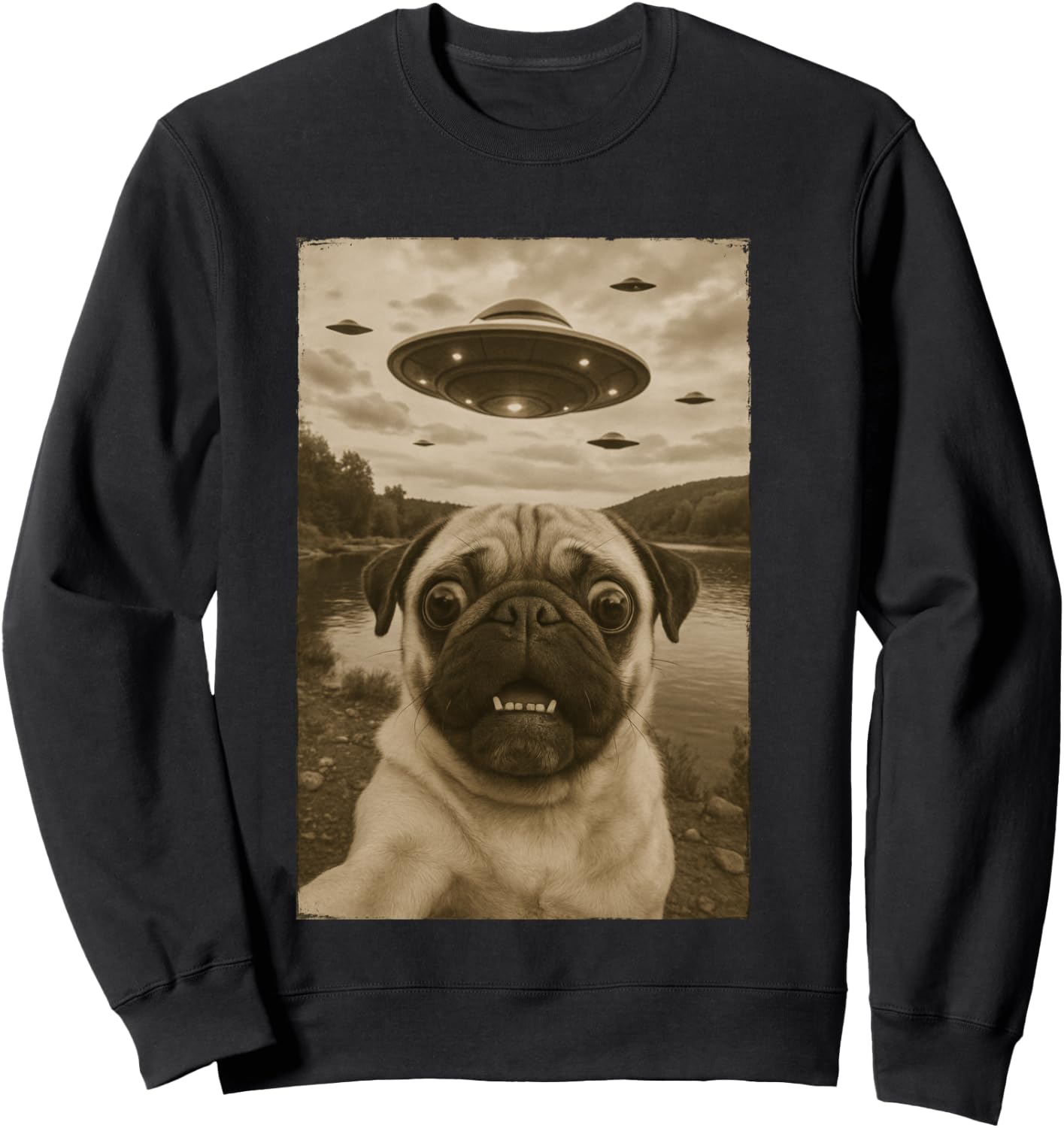 Vintage Pug UFO Encounters - Funny UFO and Pug Selfie Sweatshirt - Sweatshirt | Black
