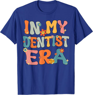 Cute In My Dentist Era Groovy Retro Dentist Mom Dad Funny T-Shirt - T-Shirt | Royal