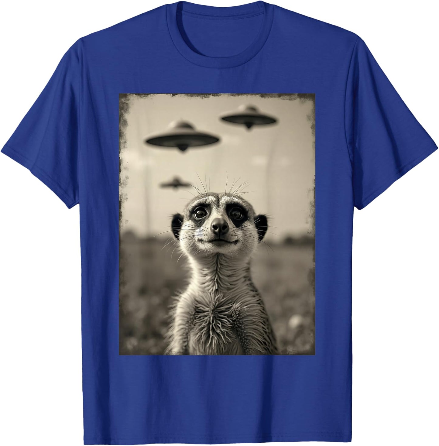 Funny meerkat Selfie with UFOs Weird Alien T-Shirt - T-Shirt | Royal