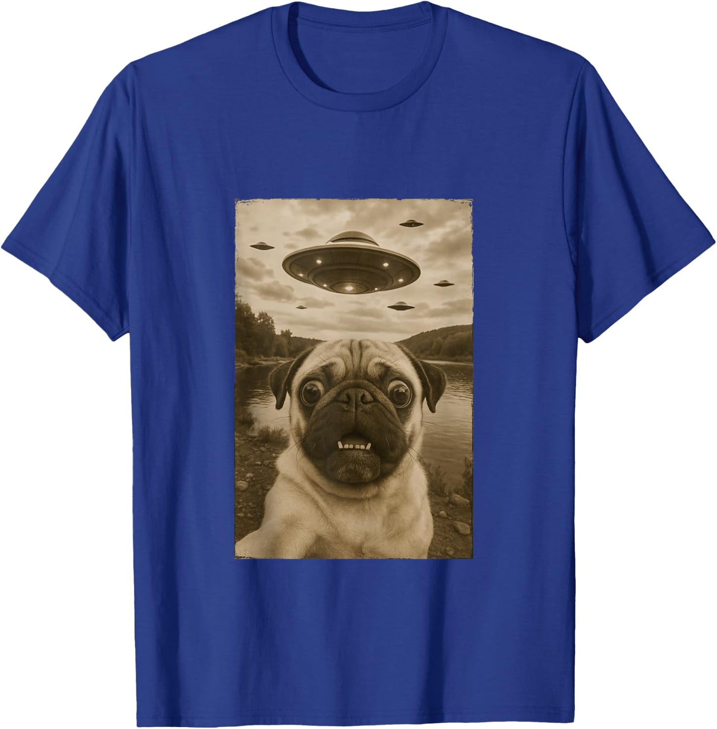 Vintage Pug UFO Encounters - Funny UFO and Pug Selfie T-Shirt - T-Shirt | Royal