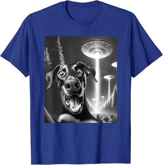 Funny Doberman Alien UFO Taking a Selfie Dobie Dog Mom Dad T-Shirt - T-Shirt | Royal