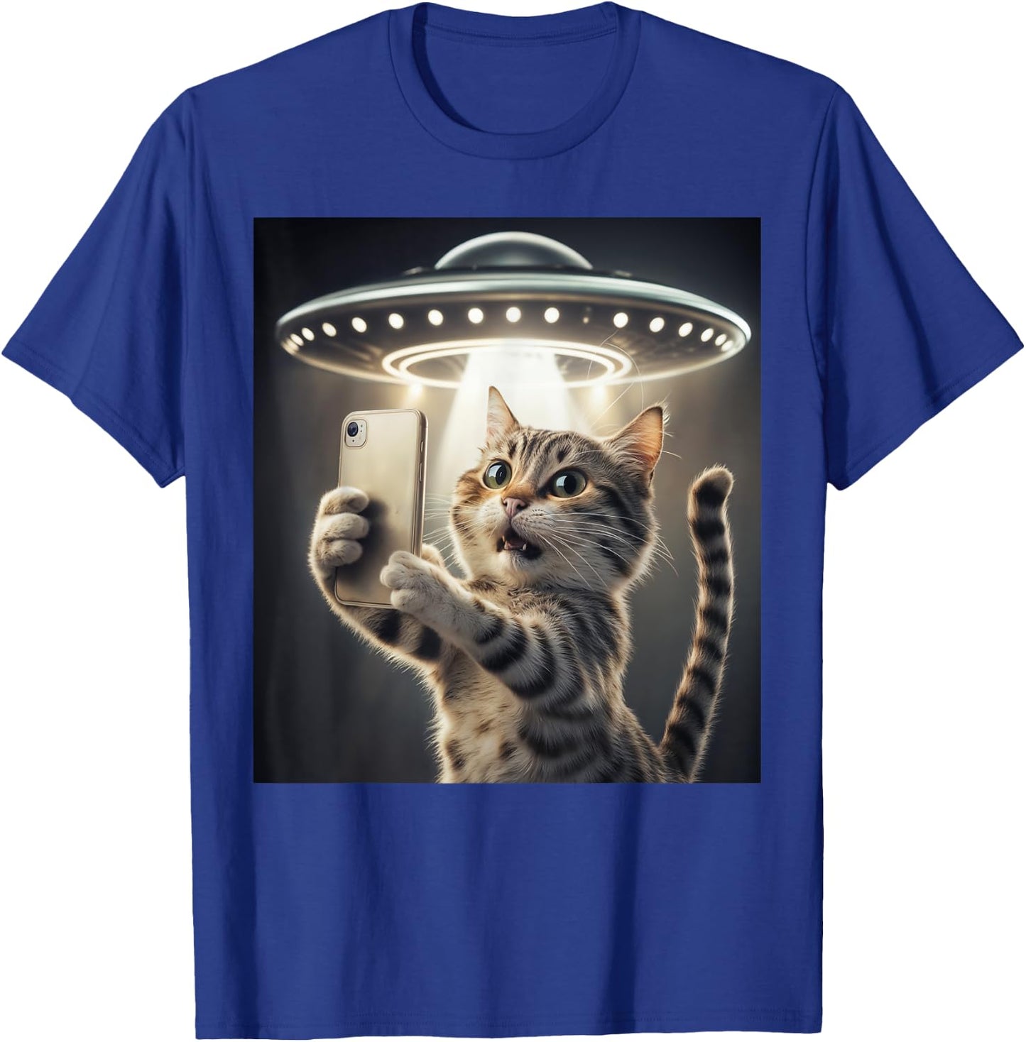 Cat Taking A Selfie With A UFO Cute And Funny T-Shirt - T-Shirt | Royal