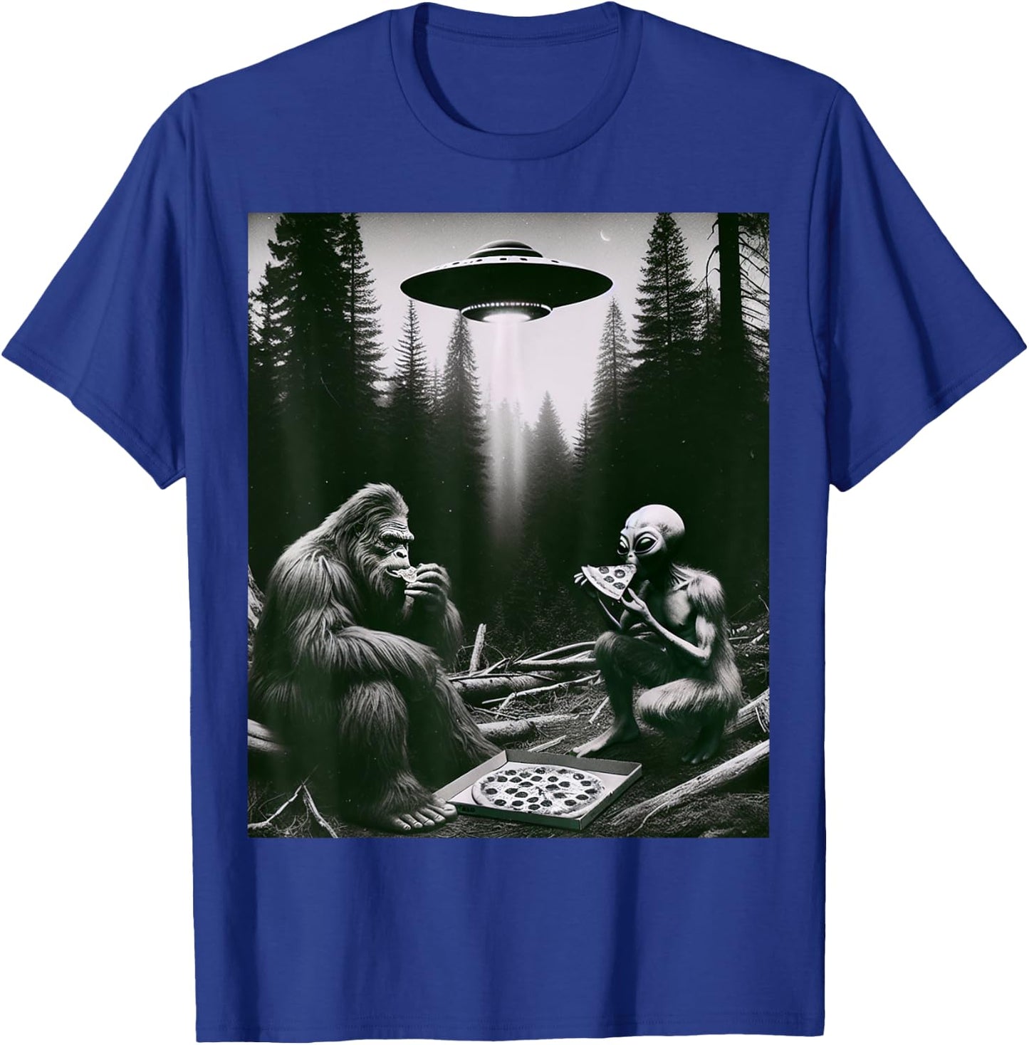 Funny Bigfoot With Alien Eating Pizza. Bigfoot And Alien UFO T-Shirt - T-Shirt | Royal