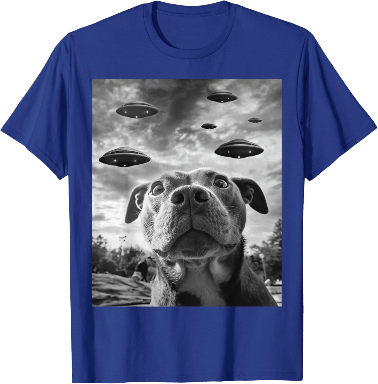 Funny Dog Pitbull Selfie with UFOs Alien Novelty T-Shirt - T-Shirt | Royal