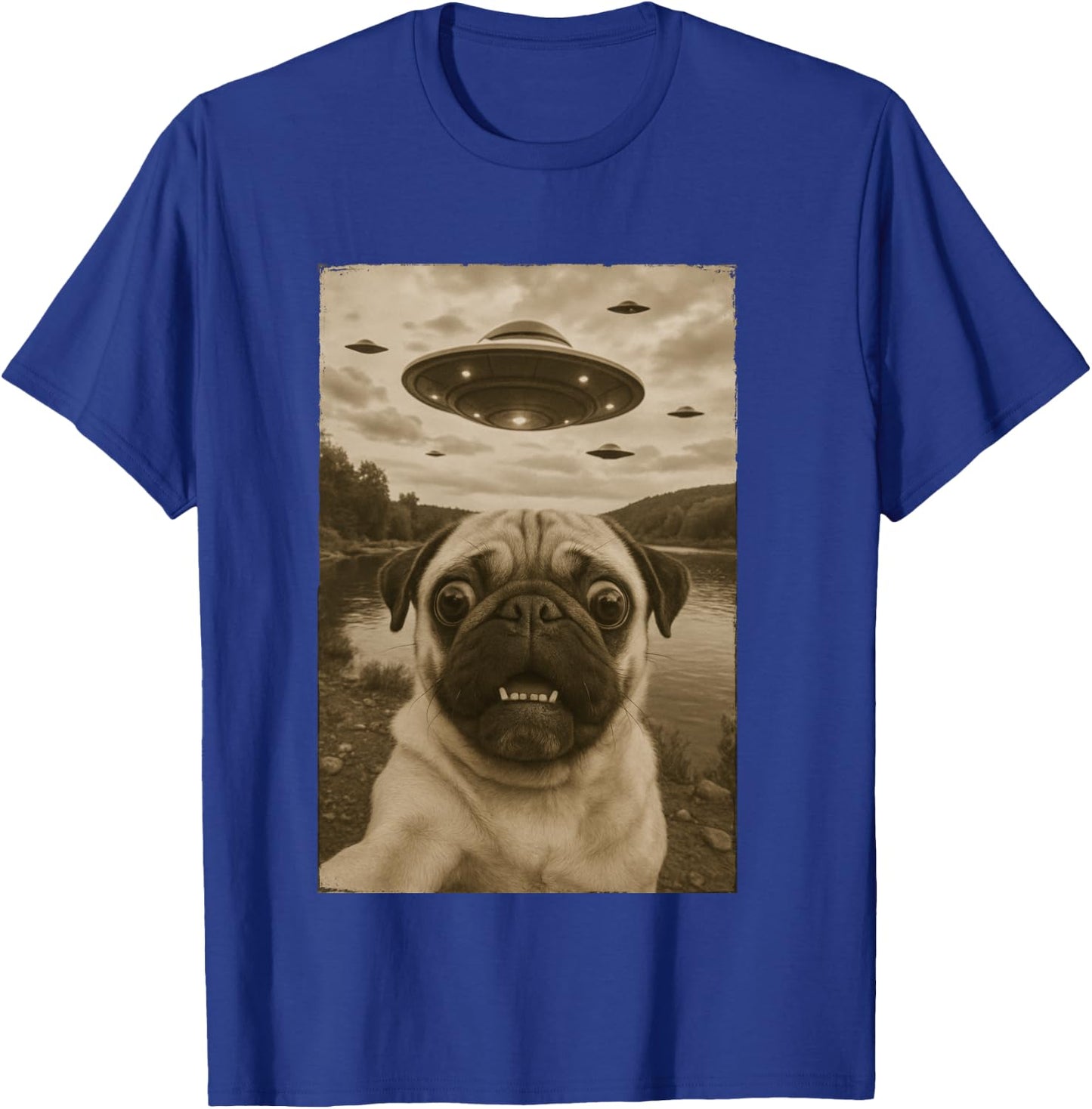 Vintage Pug UFO Encounters - Funny UFO and Pug Selfie T-Shirt - T-Shirt | Royal