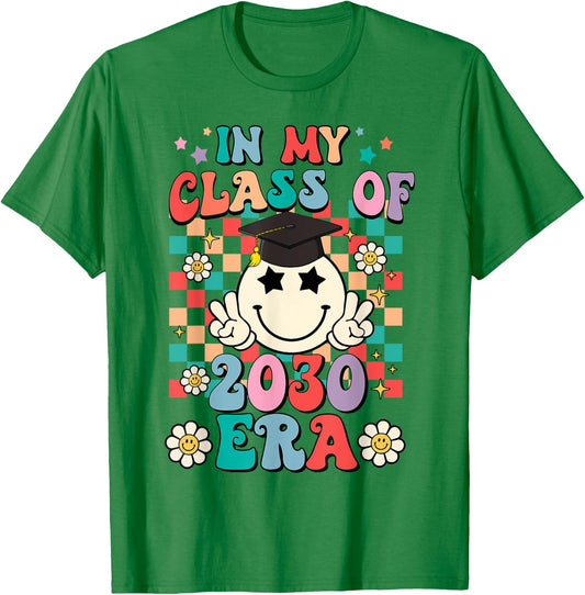 Retro Groovy In my Class of 2030 Era Class of 2030 Graduate T-Shirt - T-Shirt | Irish Green