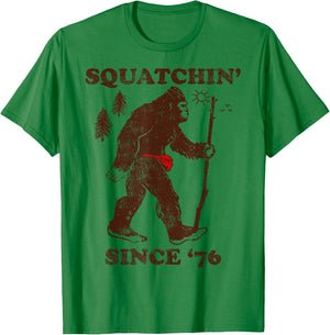 Squatchin' Since '76 Big Foot Vintage Outdoors T-Shirt - T-Shirt | Irish Green