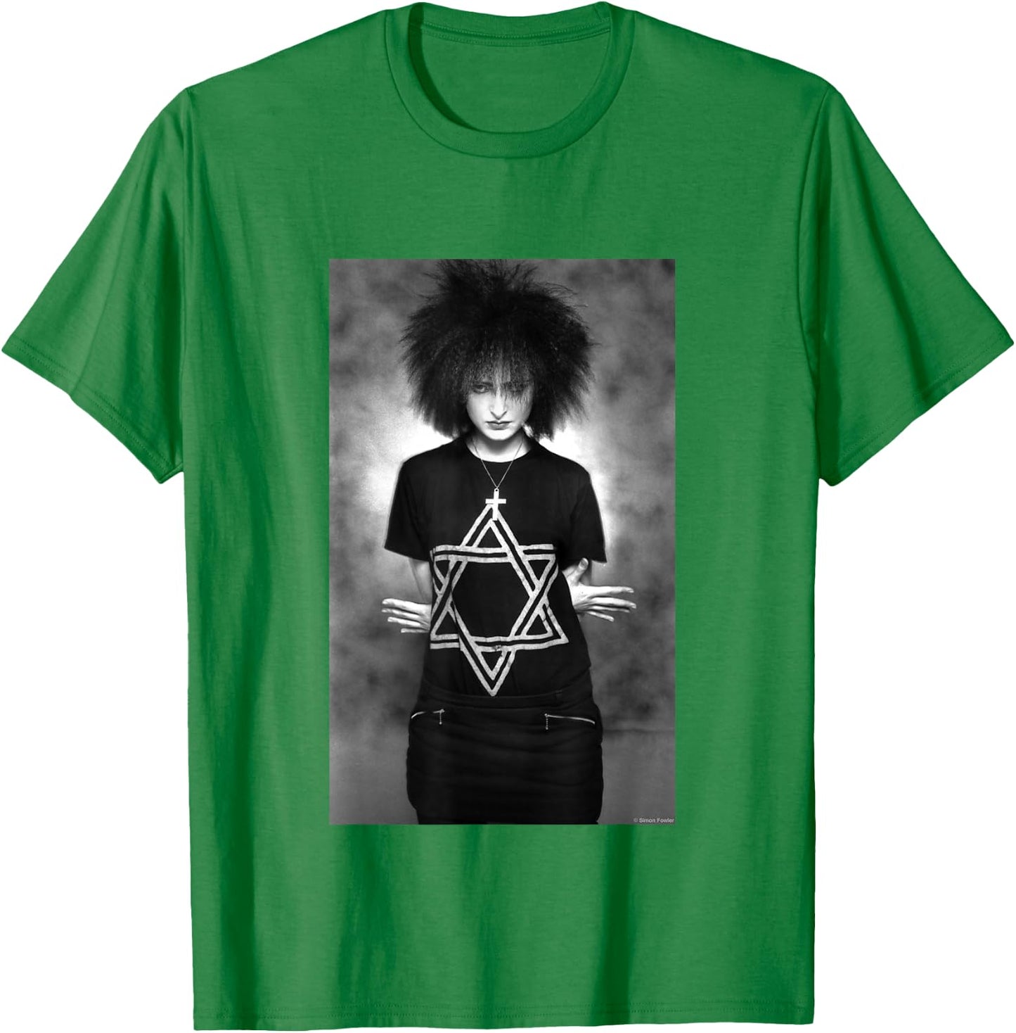 Siouxsie Sioux of The Banshees Studio Photo by Simon Fowler T-Shirt - T-Shirt | Irish Green