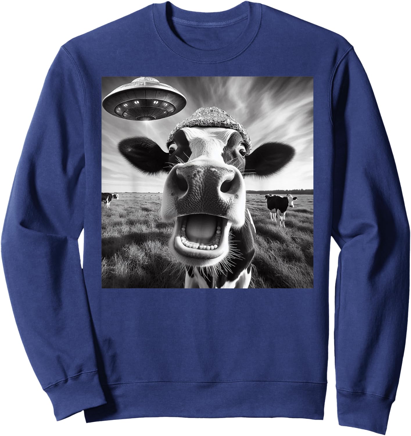 Alien Cow Selfie - UFO Encounter Funny Cattle Farm Meme Sweatshirt - Sweatshirt | Navy