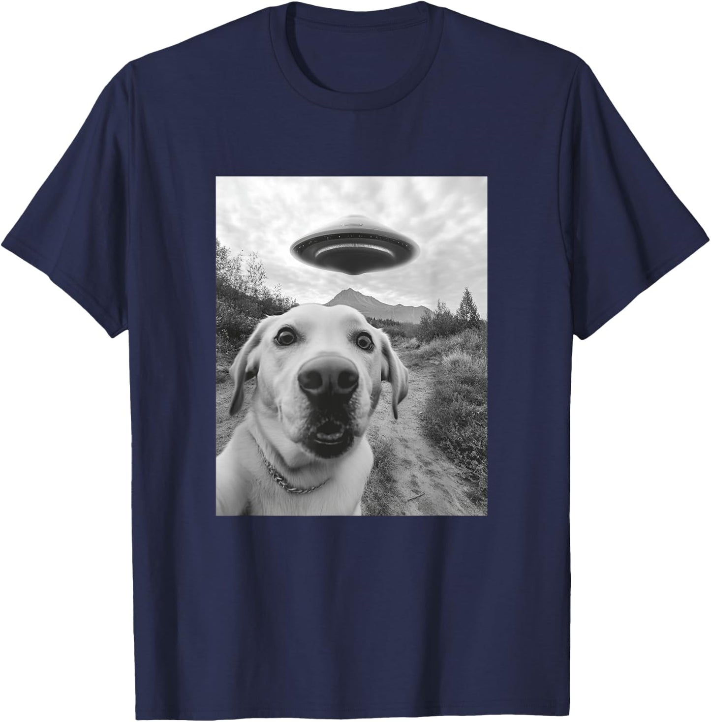 Funny Labrador Selfie with UFO T-Shirt - T-Shirt | Navy