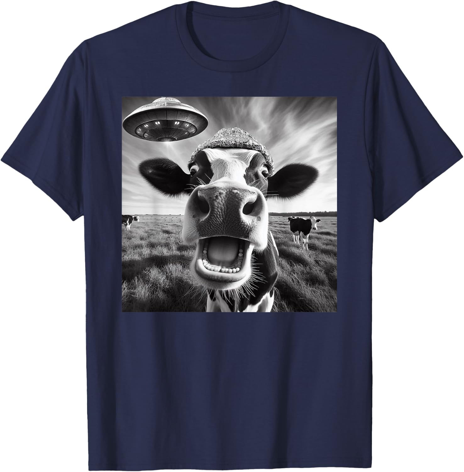Alien Cow Selfie - UFO Encounter Funny Cattle Farm Meme T-Shirt - T-Shirt | Navy
