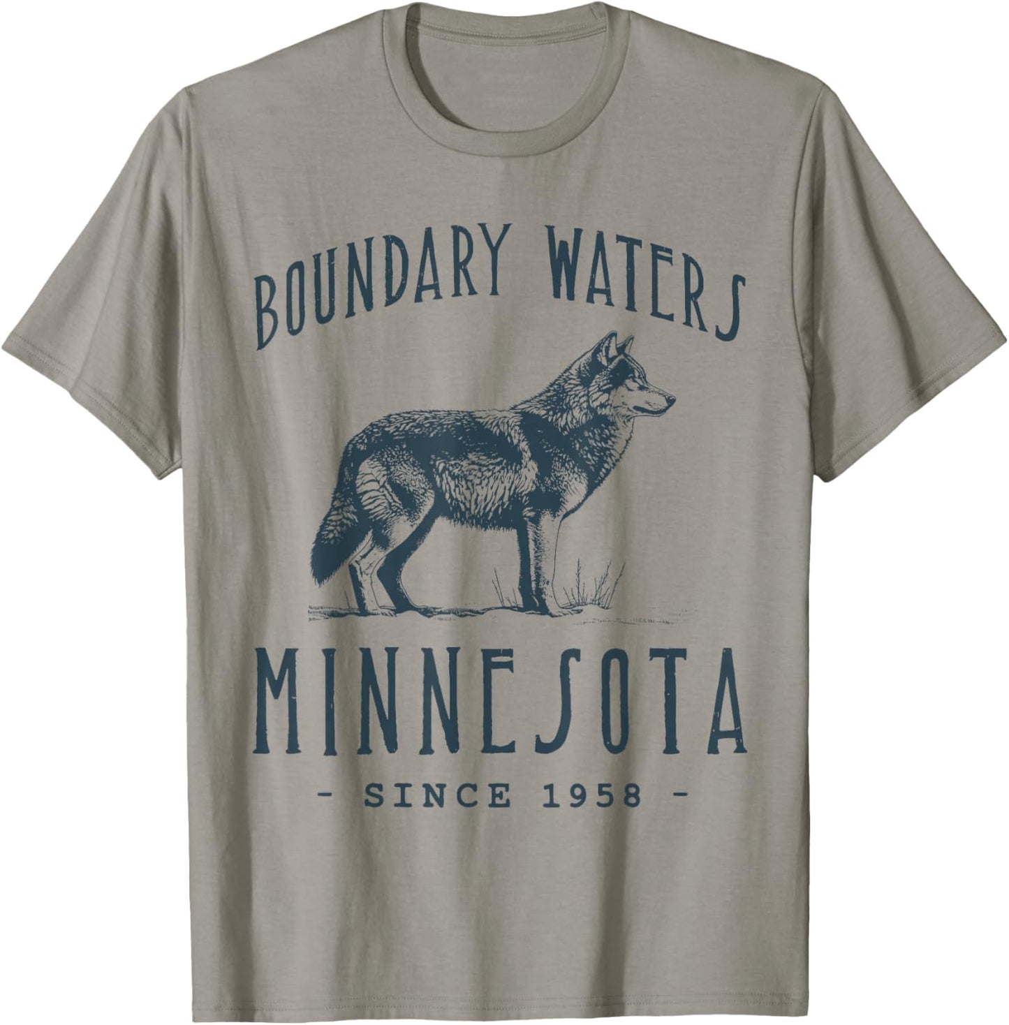 Boundary Waters. Wolf Outdoor Wildlife T-Shirt - T-Shirt | Sand