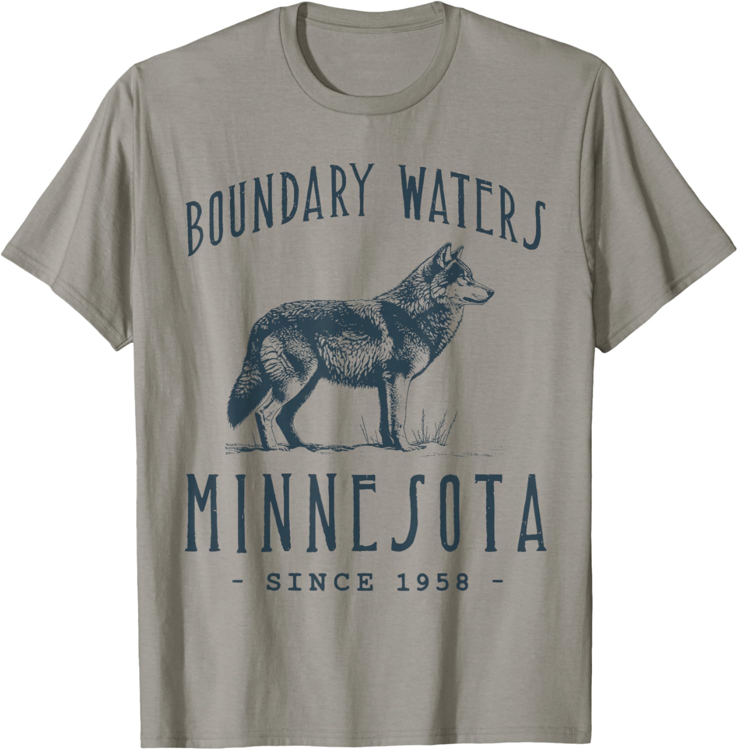 Boundary Waters. Wolf Outdoor Wildlife T-Shirt - T-Shirt | Sand