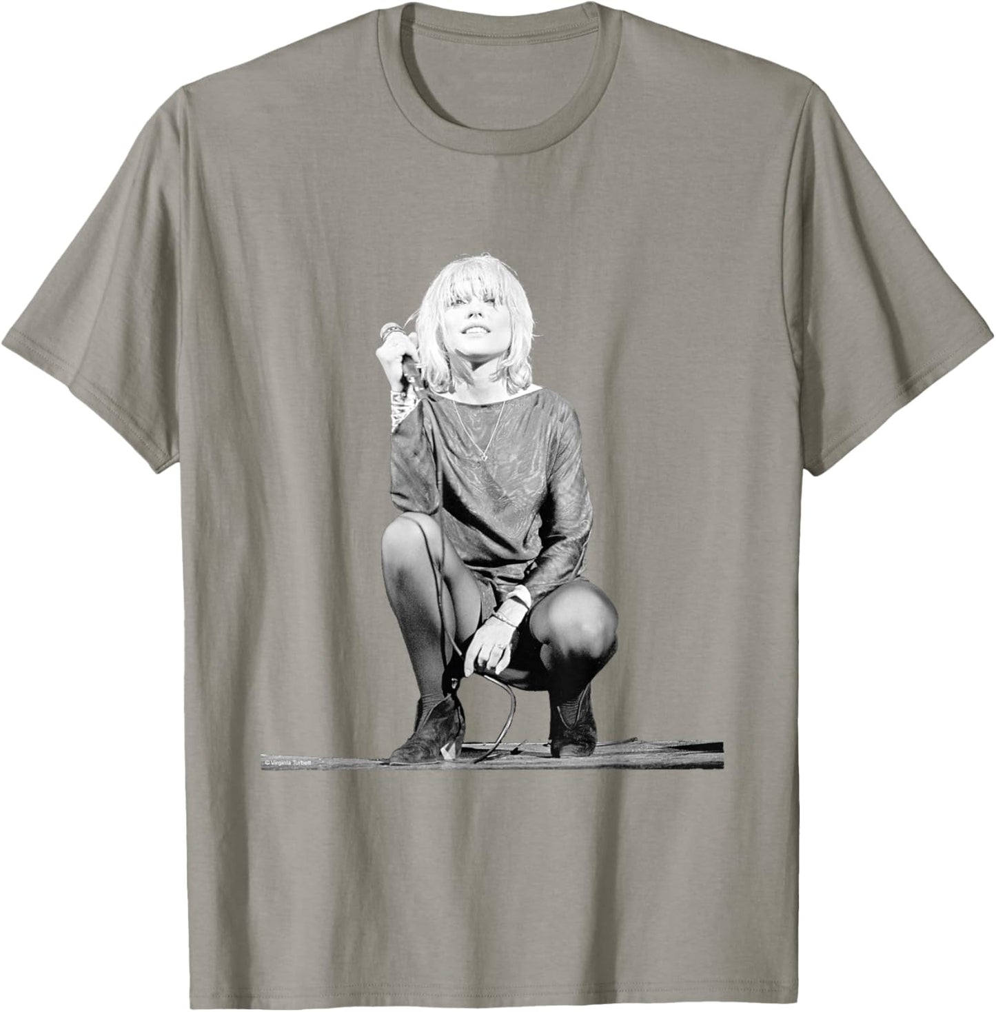 Blondie Singer Debbie Harry On Stage By Virginia Turbett T-Shirt - T-Shirt | Sand