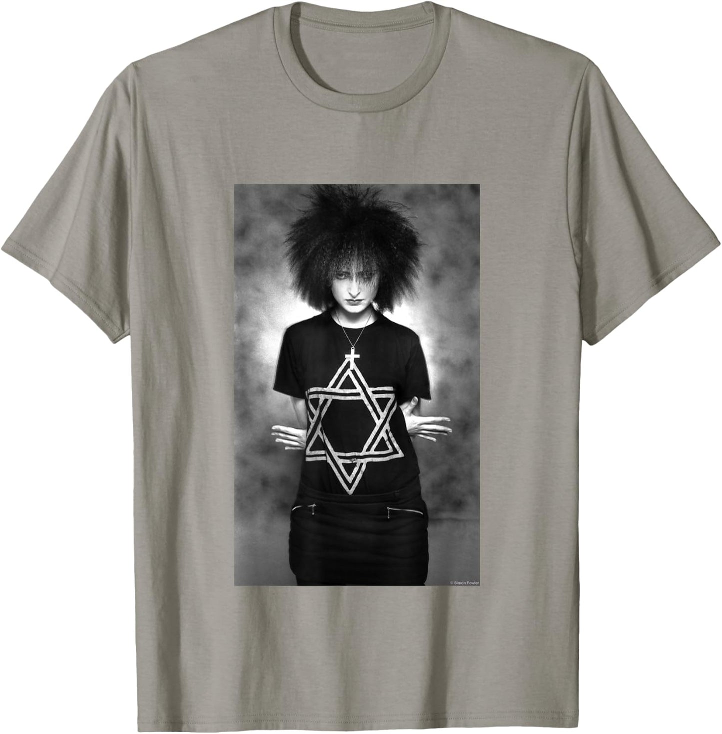 Siouxsie Sioux of The Banshees Studio Photo by Simon Fowler T-Shirt - T-Shirt | Sand
