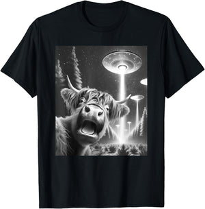 Funny Highland Cow Alien UFO Taking a Selfie Animal Lover T-Shirt - T-Shirt | Black