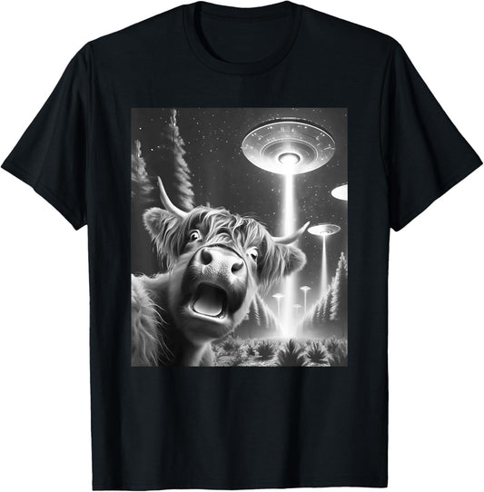 Funny Highland Cow Alien UFO Taking a Selfie Animal Lover T-Shirt - T-Shirt | Black