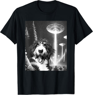 Funny Bernedoodle Alien UFO Taking a Selfie Dog Mom Dad Men Women Kids T-Shirt - T-Shirt | Black