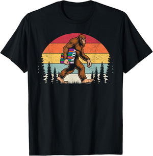 Bigfoot books sasquatch bookworm reading retro vintage T-Shirt - T-Shirt | Black