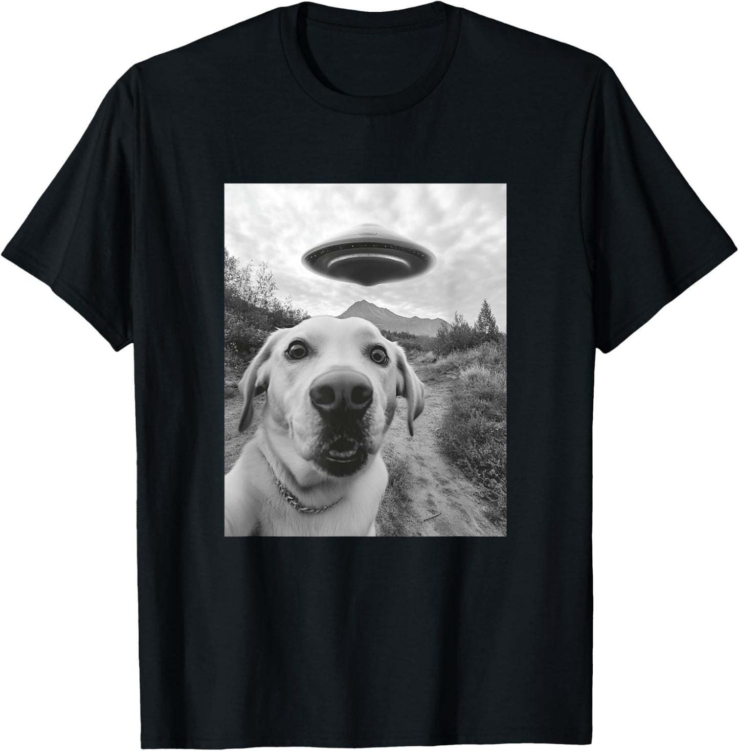 Funny Labrador Selfie with UFO T-Shirt - T-Shirt | Black