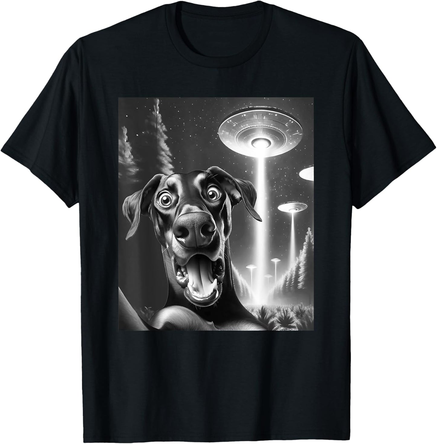 Funny Doberman Alien UFO Taking a Selfie Dobie Dog Mom Dad T-Shirt - T-Shirt | Black