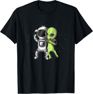 Alien Selfie Retro Style Funny Astronaut & Alien T-Shirt - T-Shirt | Black