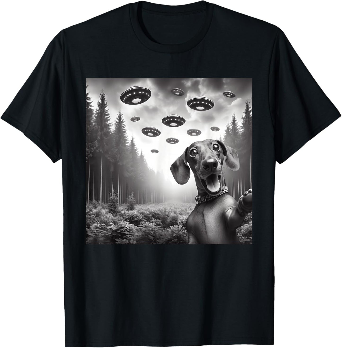 Funny Dachshund Dog Selfie With UFO Alien UFO Themed Stuff T-Shirt - T-Shirt | Black